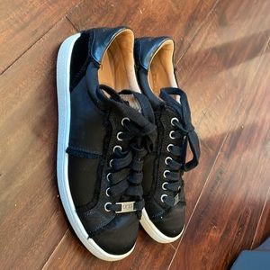 Womens black Ugg shoe size 8